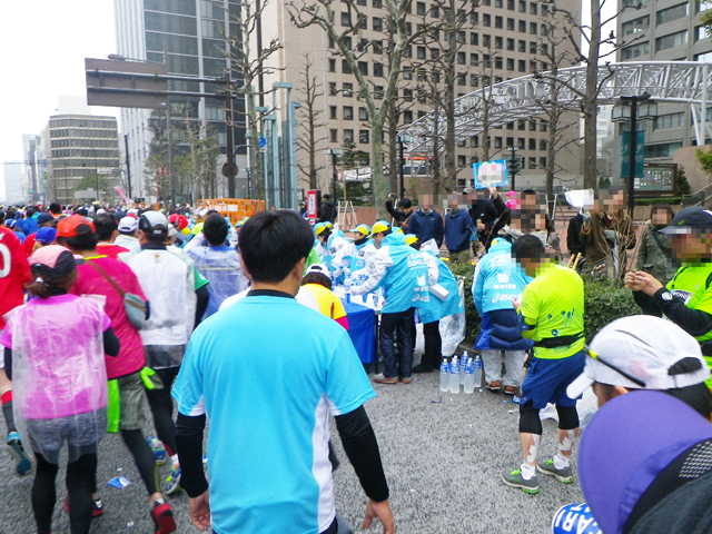 10km過ぎの給水ポイント